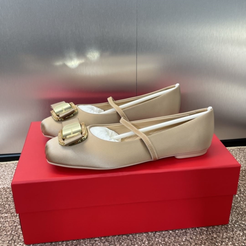 Ferragamo flat shoes